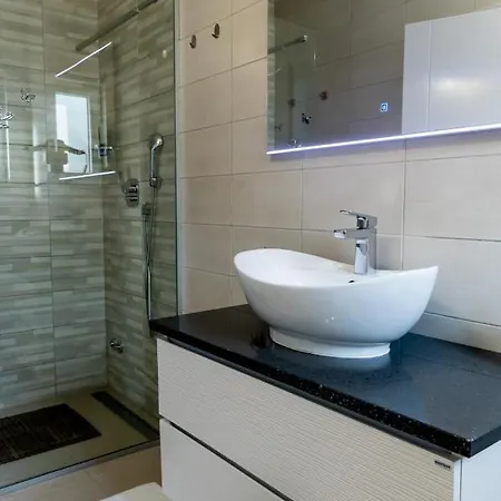 Sunny Adriatic بوريتش