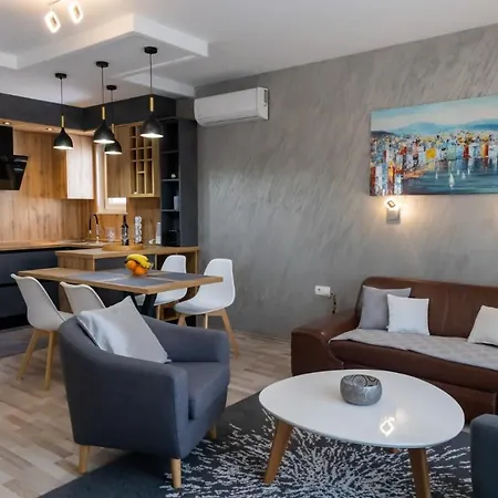 Sunny Adriatic بوريتش